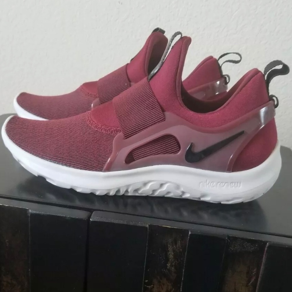 Womens Nike Renew Freedom Athletic shoes sz 9